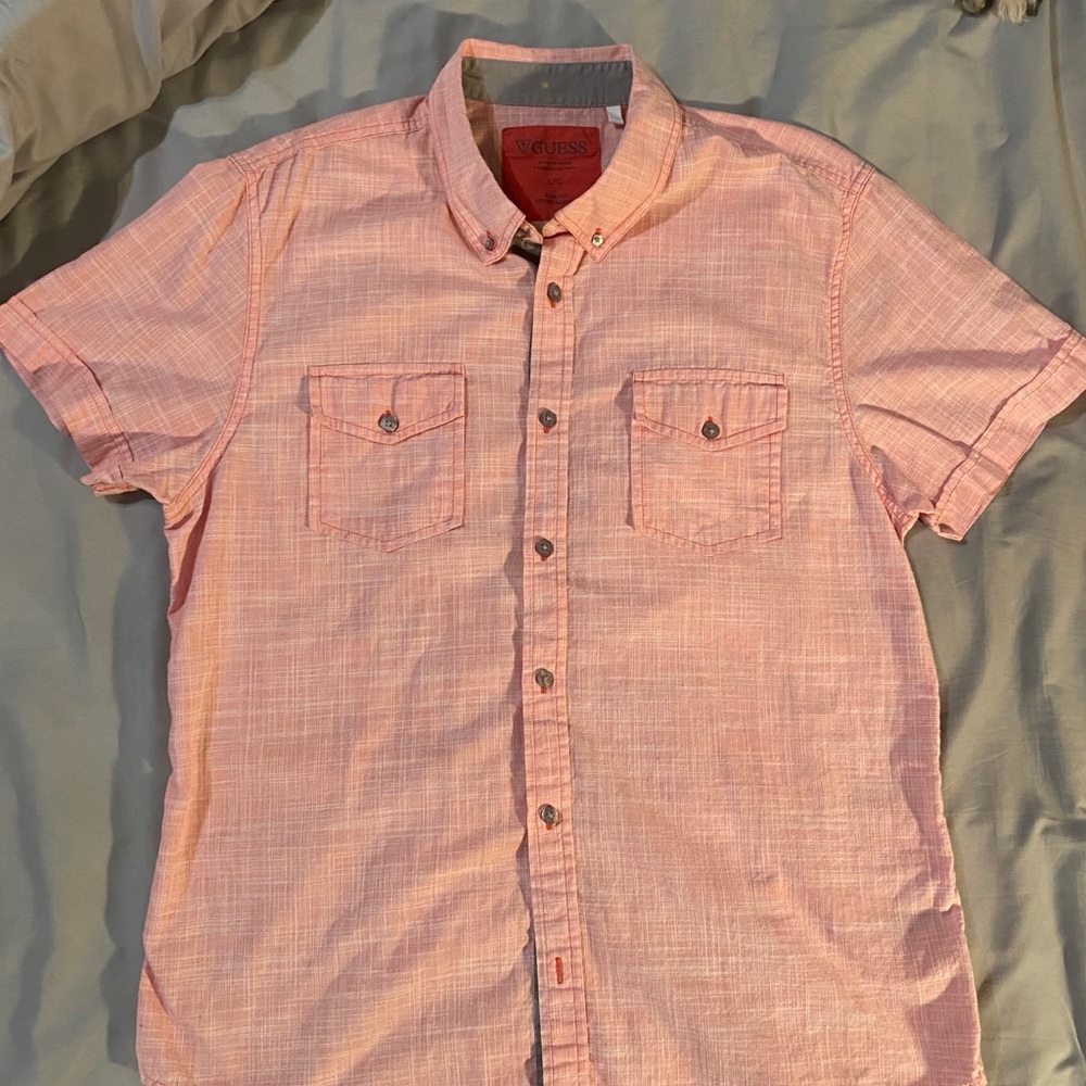Guess men’s large slim pink short sleeve shirt